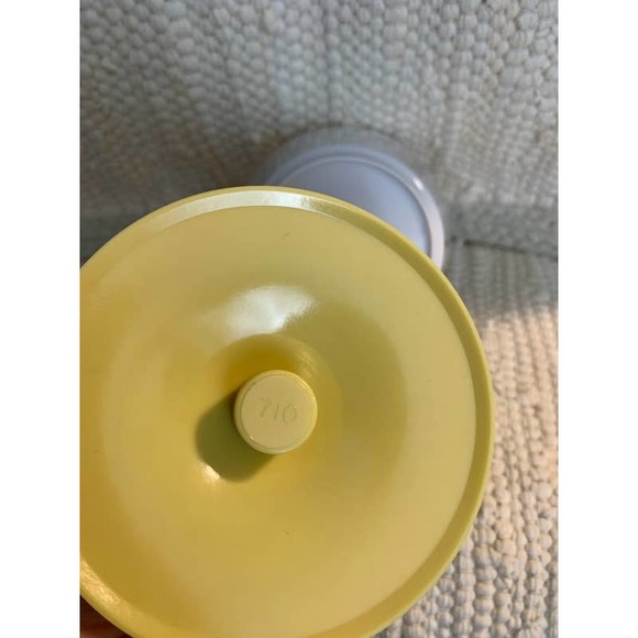 Vintage melamine sugar bowl pale yellow and white dish - Picture 6 of 10